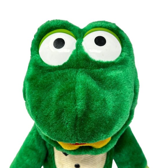 Vintage Dakin Green Frog Hand Puppet With Tuxedo Bow Tie 12 Inch 1985 80s Toy - Picture 2 of 10